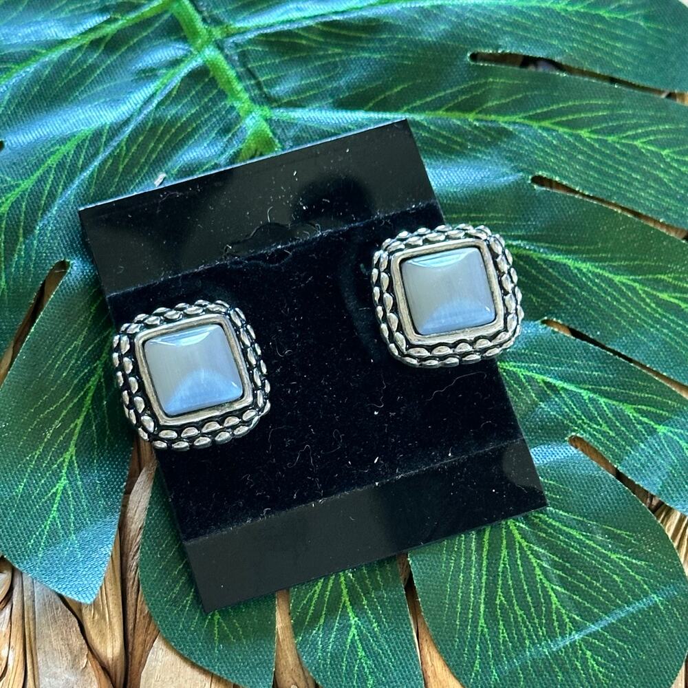 BOGO FREE VTG CLIP ON EARRINGS